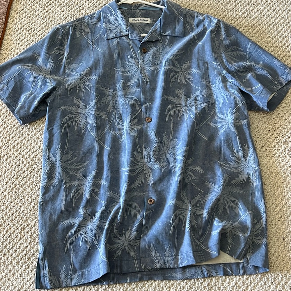 Tommy Bahama Med palm tree shirt